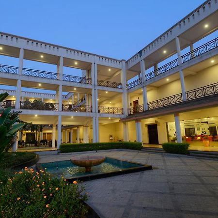 Treehouse Hotel Club & Spa Dharuhera Экстерьер фото