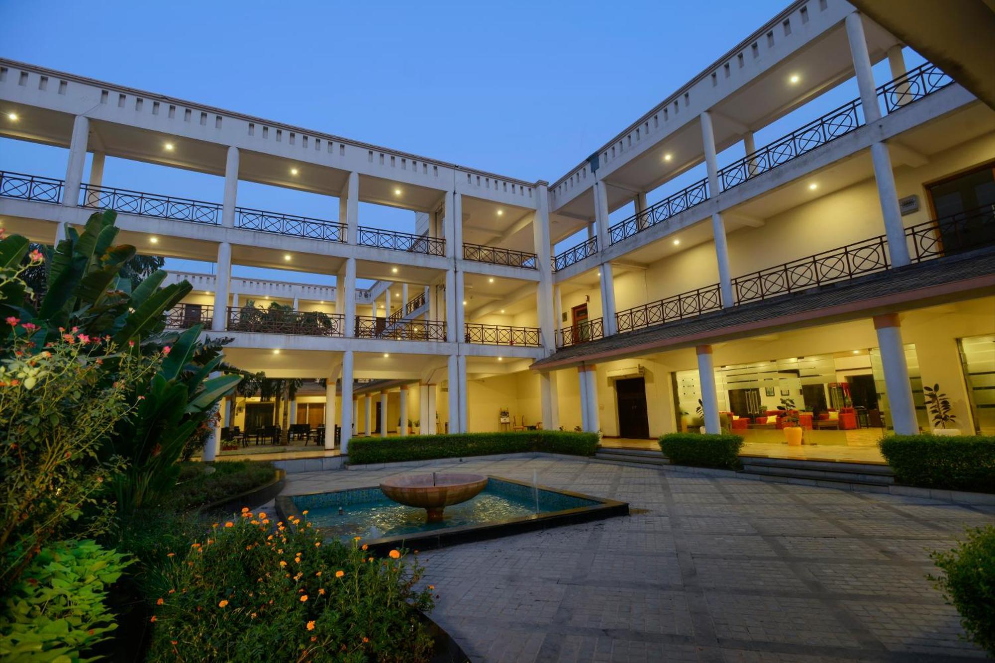 Treehouse Hotel Club & Spa Dharuhera Экстерьер фото